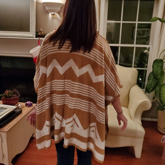 Poncho - Picture 2 of 3
